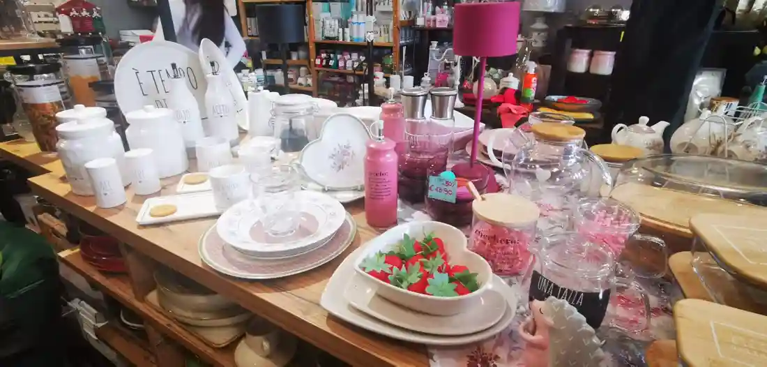 Servizi di porcellana bianca